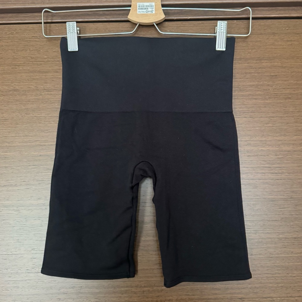 Spanx Everyday Shape wear Compression Look At Me Now seamless black bike Shorts